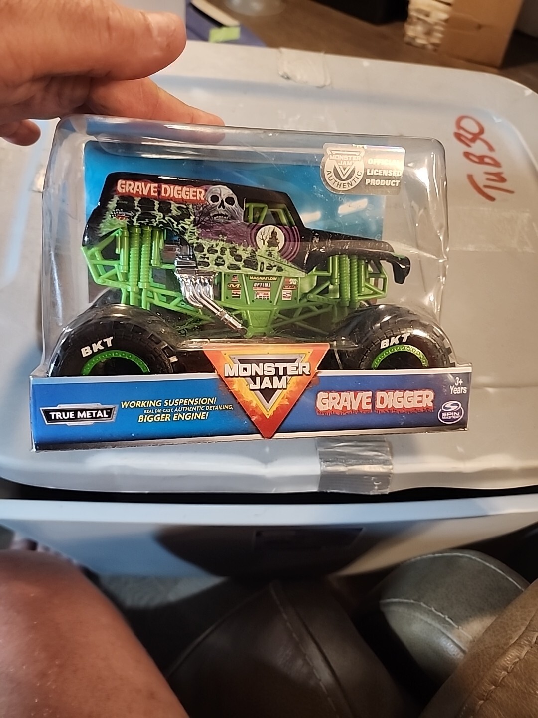 Monster Jam Grave Digger Monster Truck 1:24 Scale Diecast Vehicle By Spin Master