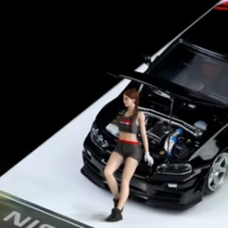 1:64 Resin Figure DIY Car Model Scenery Black & Red Female Repair Worker