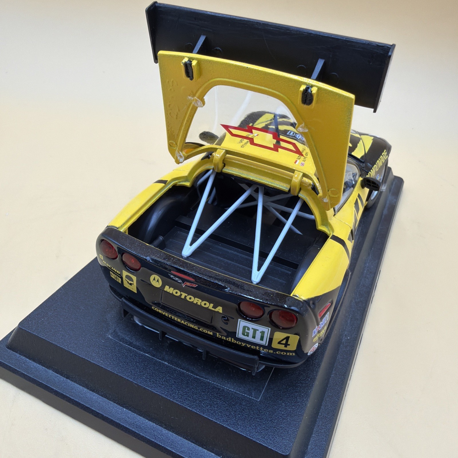 Burago Corvette CR6 1/24 Race Car With Stand