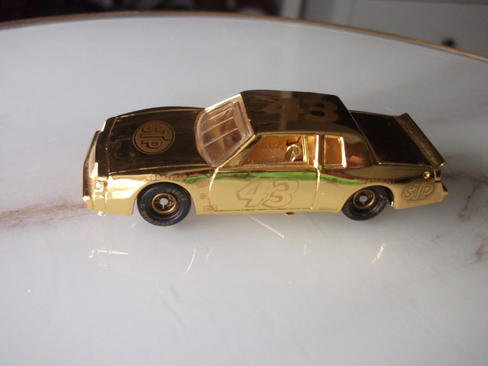 RICHARD PETTY VINTAGE 1981 BUICK REGAL RACING CHAMPIONS 1/64 24 KT. GOLD NASCAR