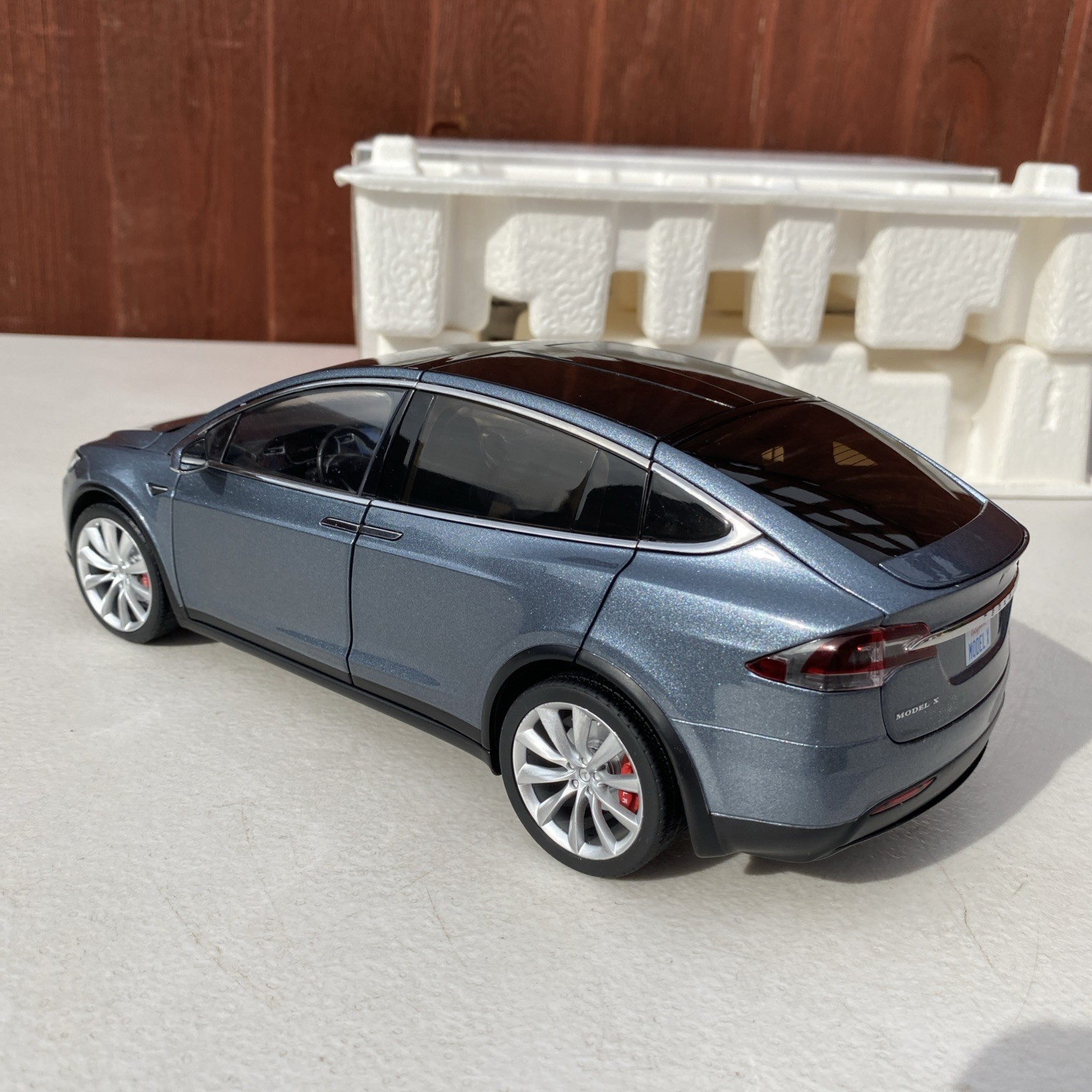 Tesla Model x P100D Metallic Grey 1/18 Scale Diecast Model – Dealer Edition New