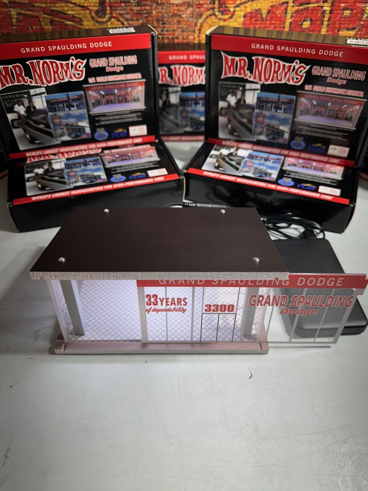 1/64 SCALE, MR. NORMS GRAND SPAULDING DODGE SHOWROOM DIORAMA !