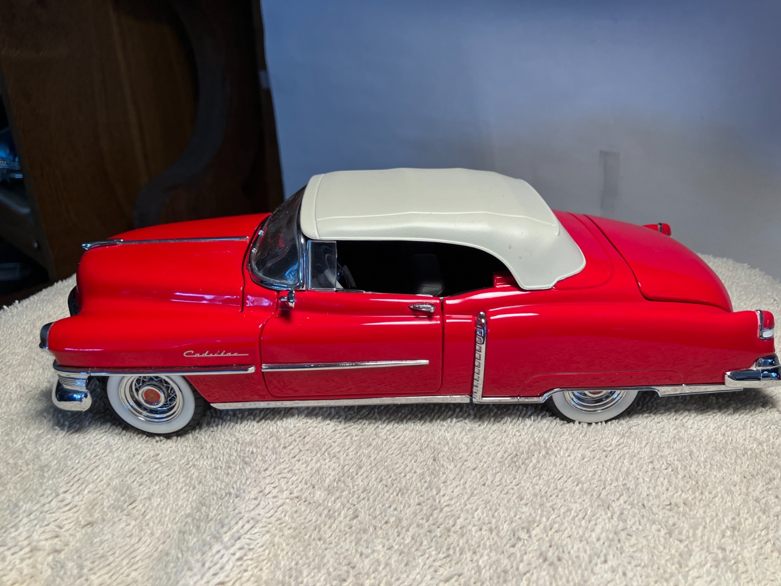 Franklin Mint 1/24 1953 Cadillac Eldorado Convertible Limited Edition – Red