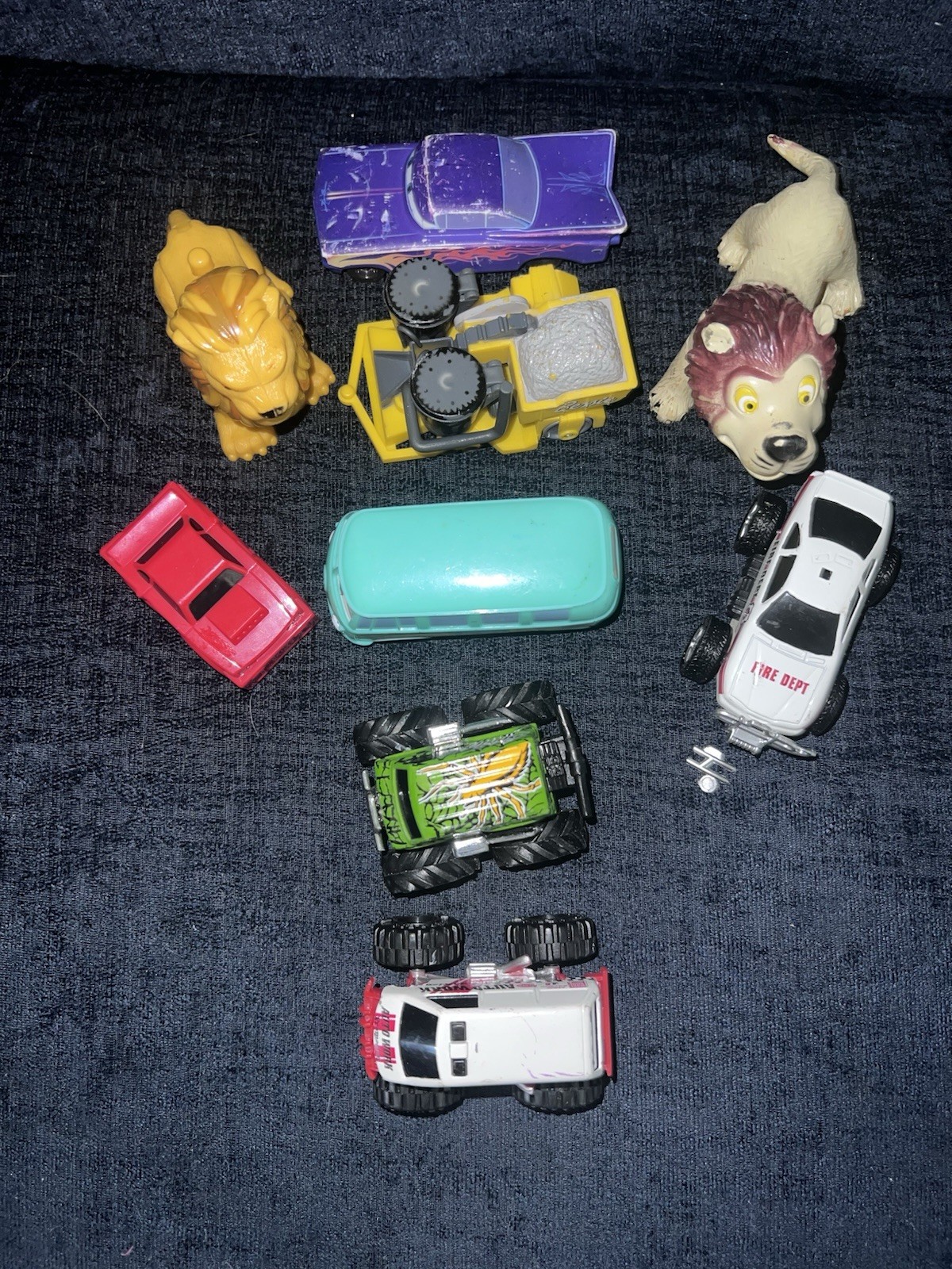 Mix Of 8 Toy, Cars, And Lions, Etc. Please See Photos.