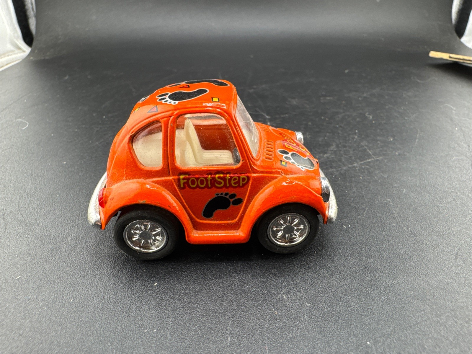 KinToy Foot Step Design Volkswagen VW Beetle Pullback 2.25″ Toy Car