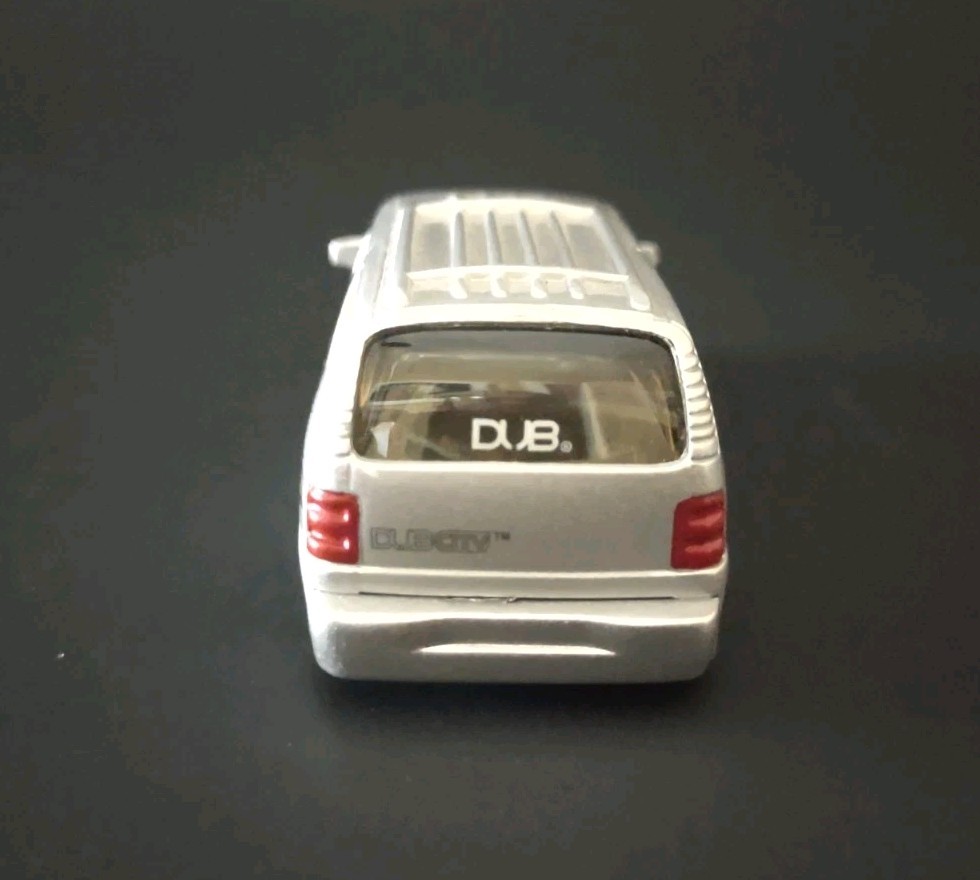 Jada Dub City 2002 GMC Yukon Denali Silver Black Flames 1:64 Diecast
