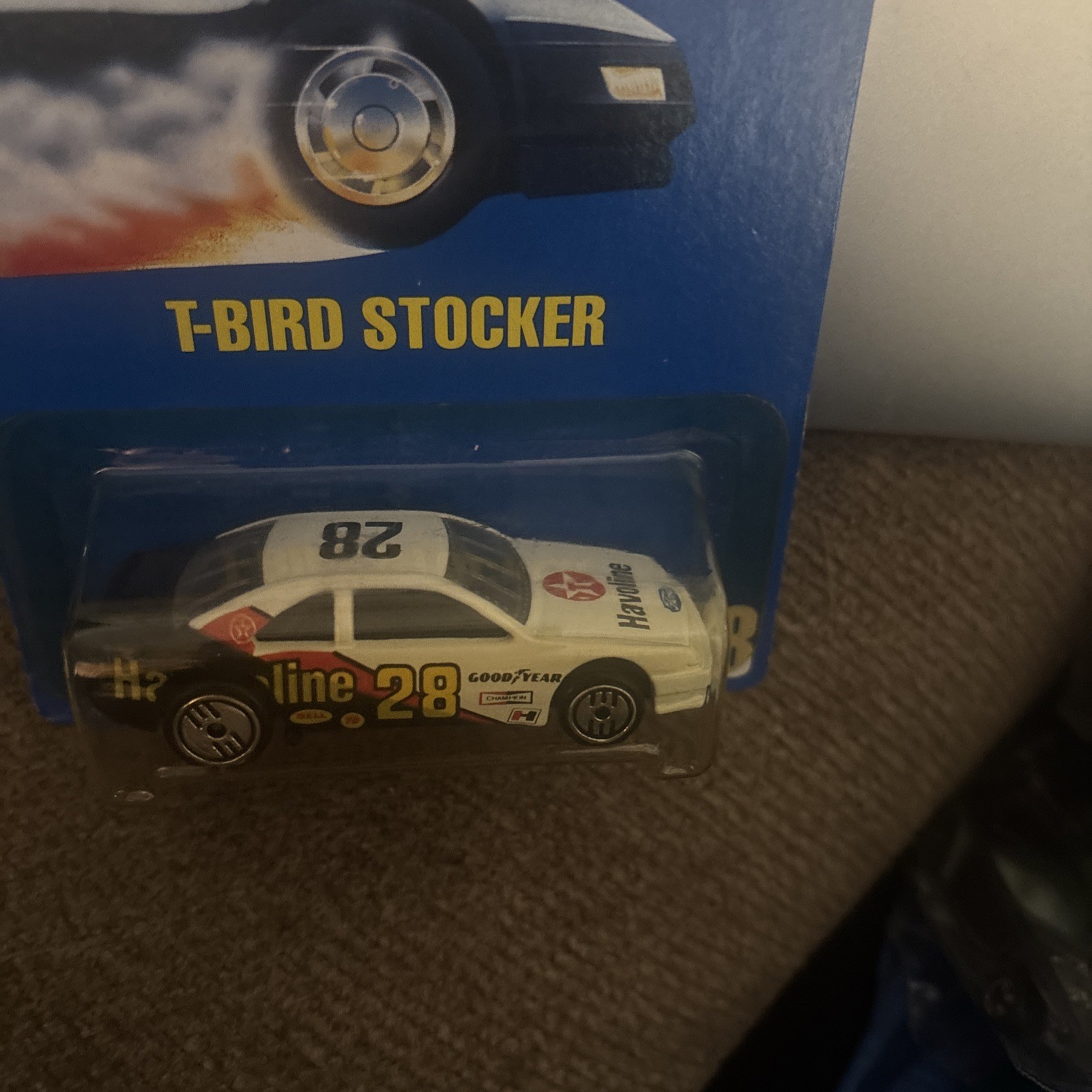 1:64 HOT WHEELS BLUE CARD COLLECTOR #88 WHITE & BLACK T-BIRD STOCKER
