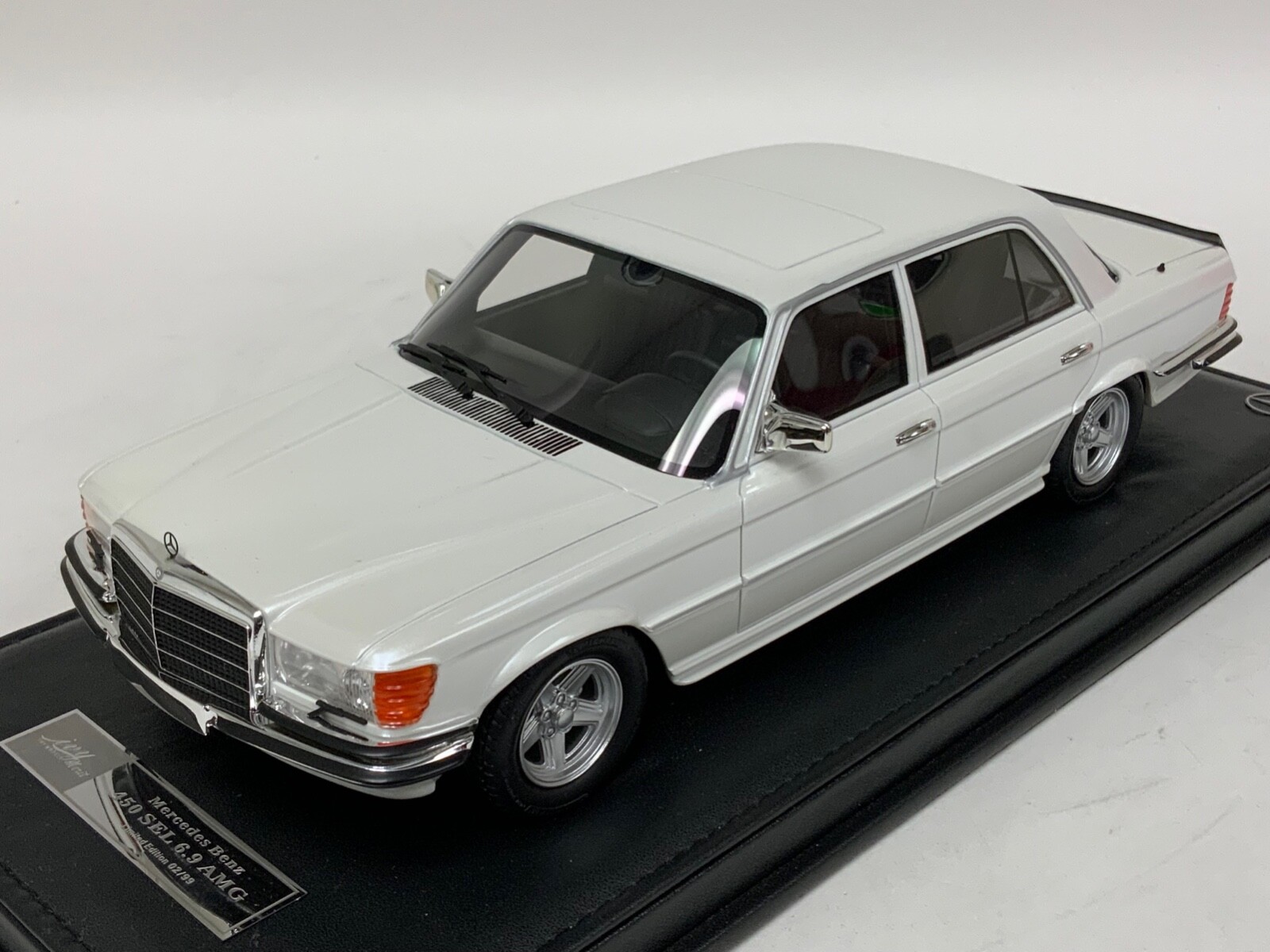 1/18 Ivy Models Mercedes Benz 450 SEL AMG 1972 W116 in White leather base 50 pcs