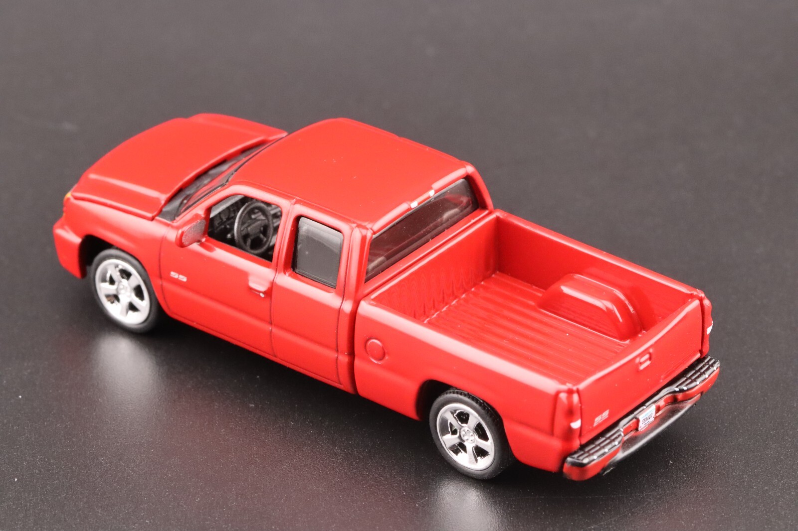 Auto World 2006 Chevy Silverado SS Extended Cab Fleetside bed Red AWSP163 B 1/64