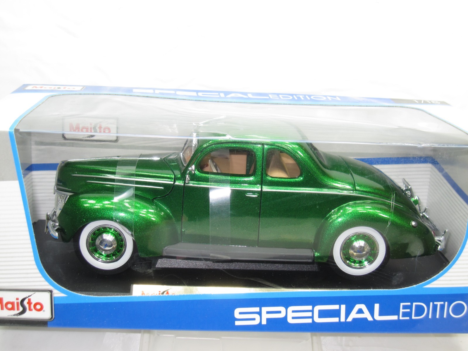 1939 FORD DELUXE V8 FLAT HEAD METALLIC GREEN NIB