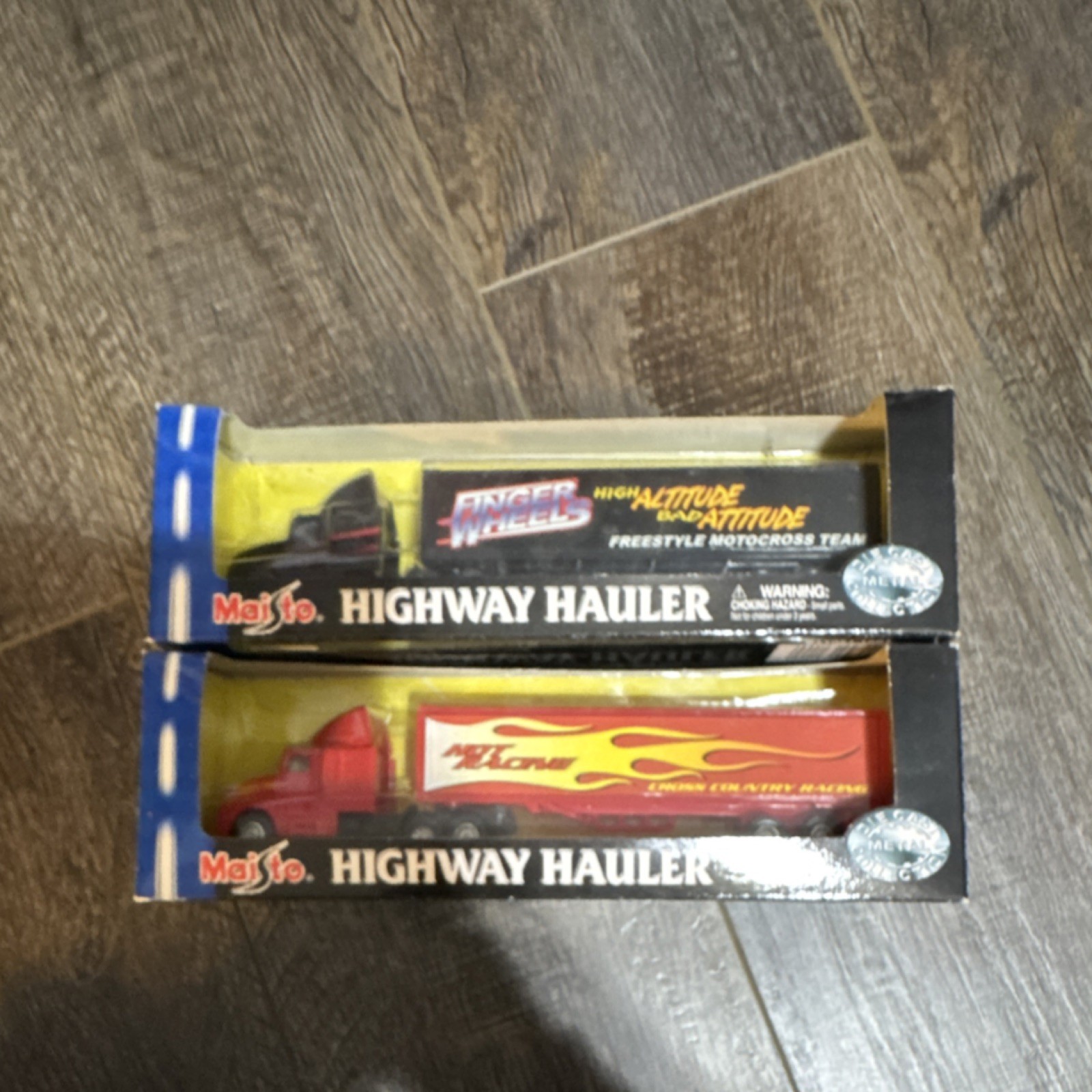 Maisto Highway Hauler Diecast Plastic Trucks Lot of 2 Ages 3 and Up 3-4 Years