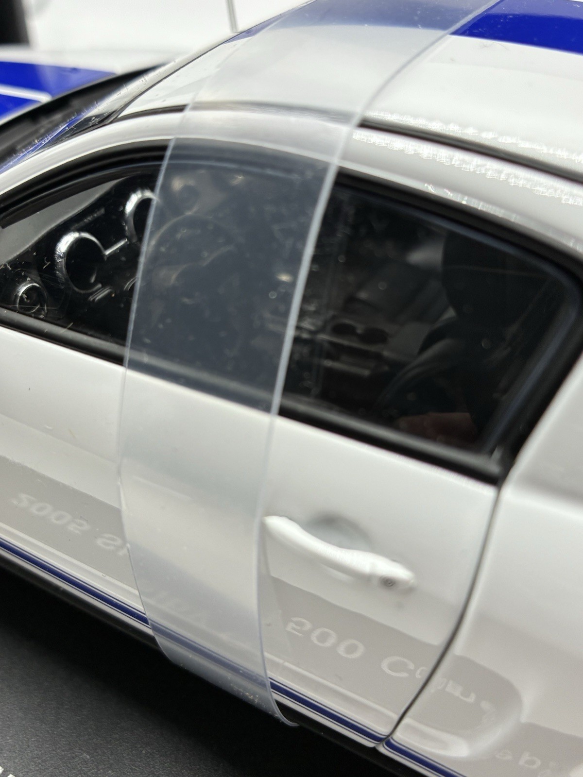 1/18 AUTOart 2005 Ford Mustang Shelby Cobra GT500 Concept White Blue Stripes