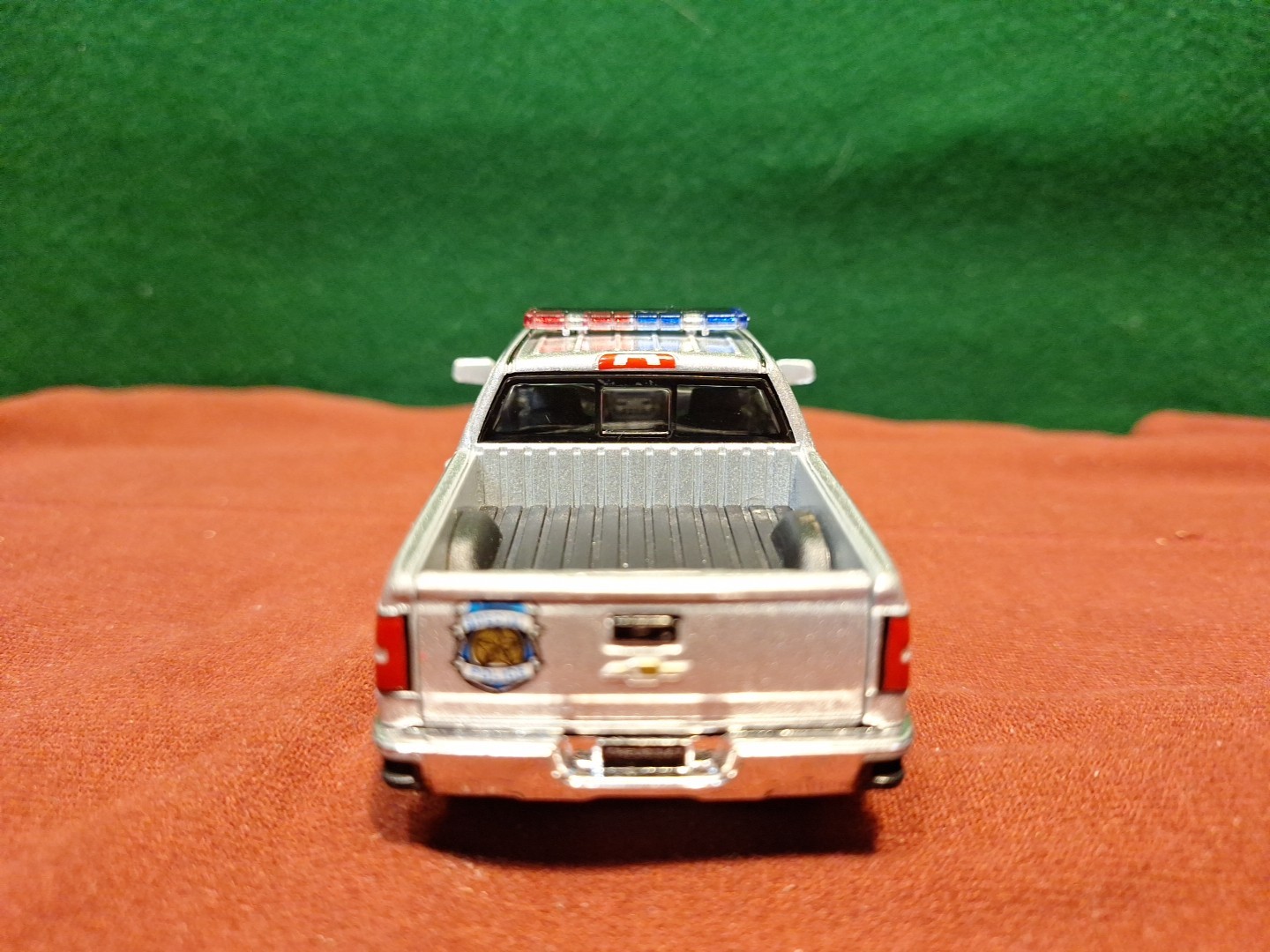 Kinsmart 1:46 2014 Police Chevy Silverado Sliver