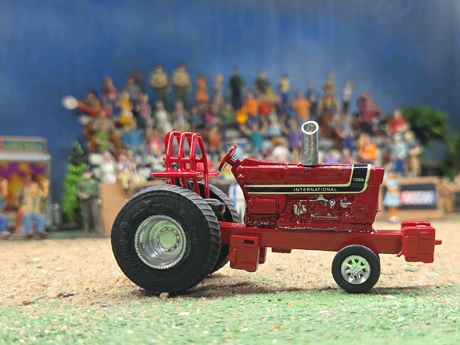 CASE IH International1:64 CUSTOM built TRACTOR pulling PULLER HOT ROD ertl Farm
