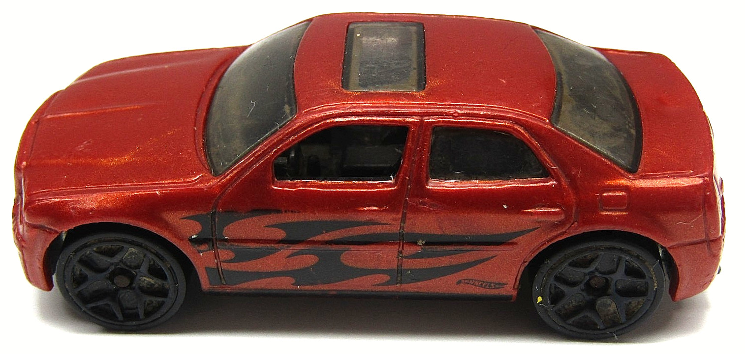 Hot Wheels 2005 Chrysler 300C Hemi Orange with Flames 1:64 HW Flames Series Car