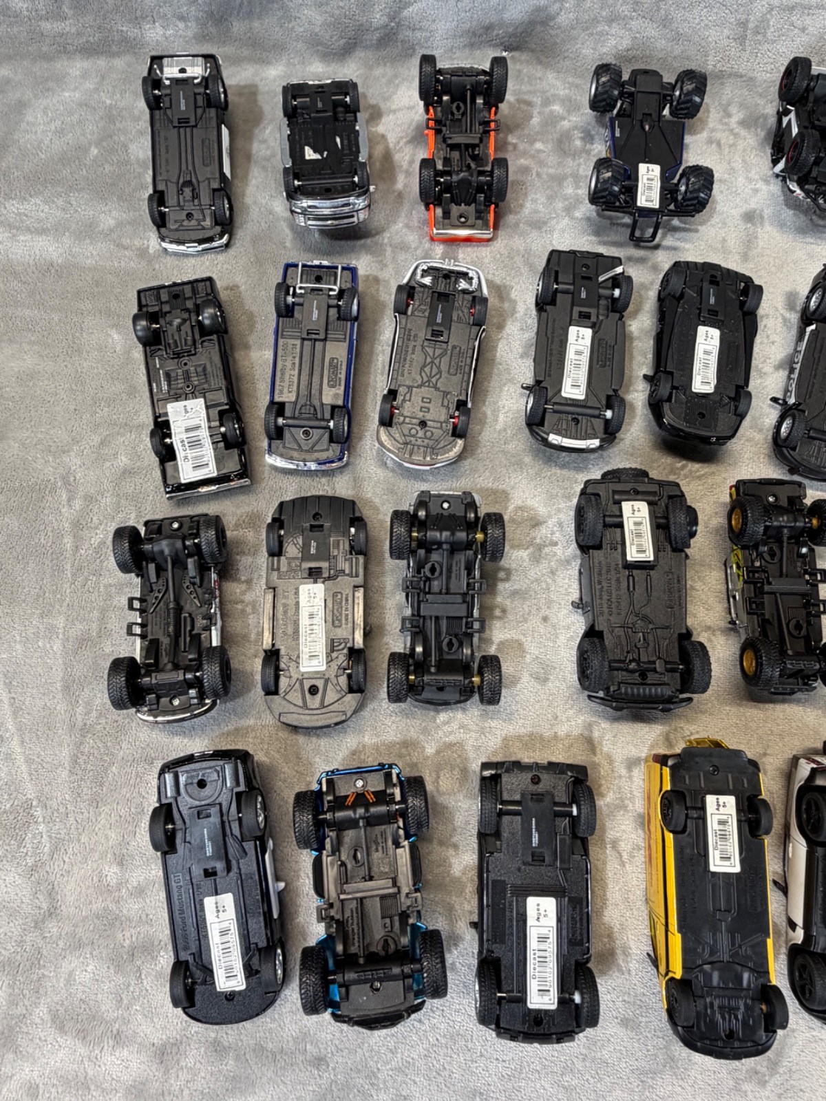 Lot of (32) Diecast KINSMART & Other Pull Back Car ~ GREAT STARTER COLLECTION~