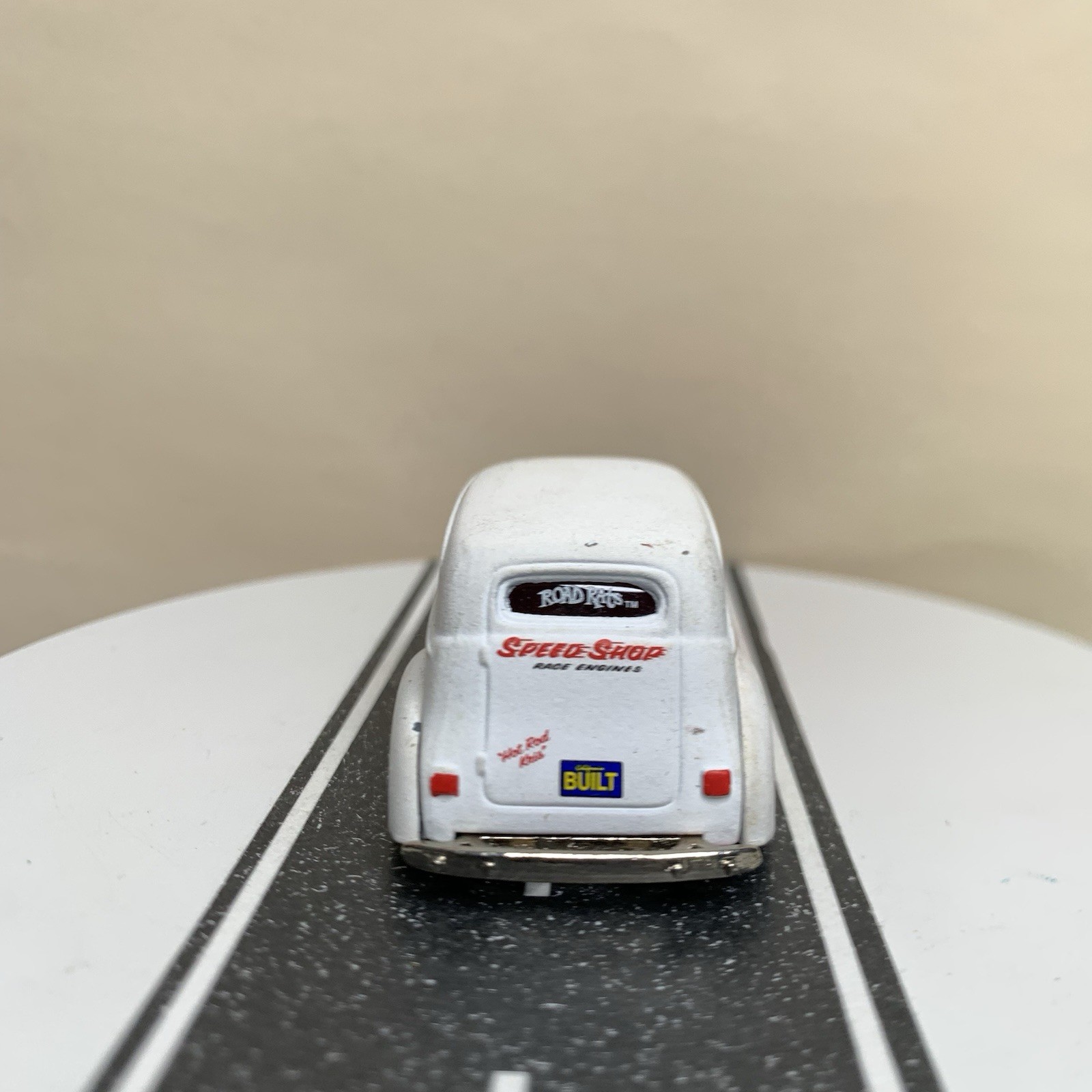 Jada Toys Road Rats Series 1939 Chevy Sedan Delivery Speed Shop White/Red 1:64