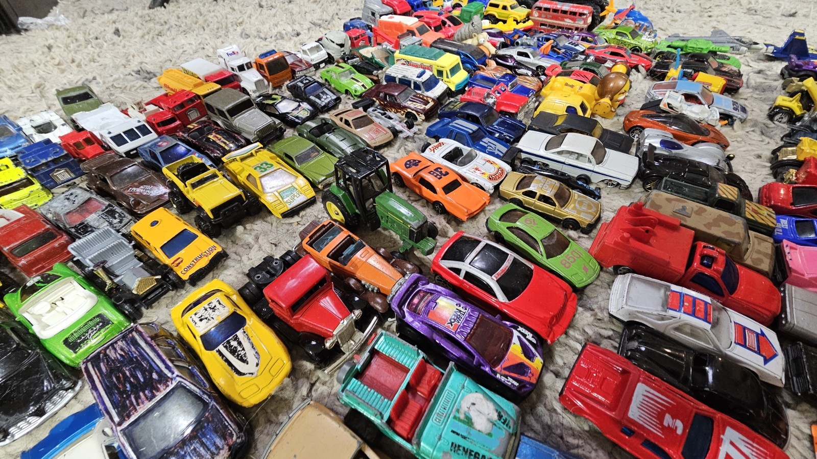 100 Hot Wheels Matchbox Tomica Cars Bulk Lot- Random Mixed Mystery Diecast Used
