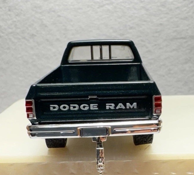 Greenlight 1982 Dodge Ram W250 GREEN 1:64