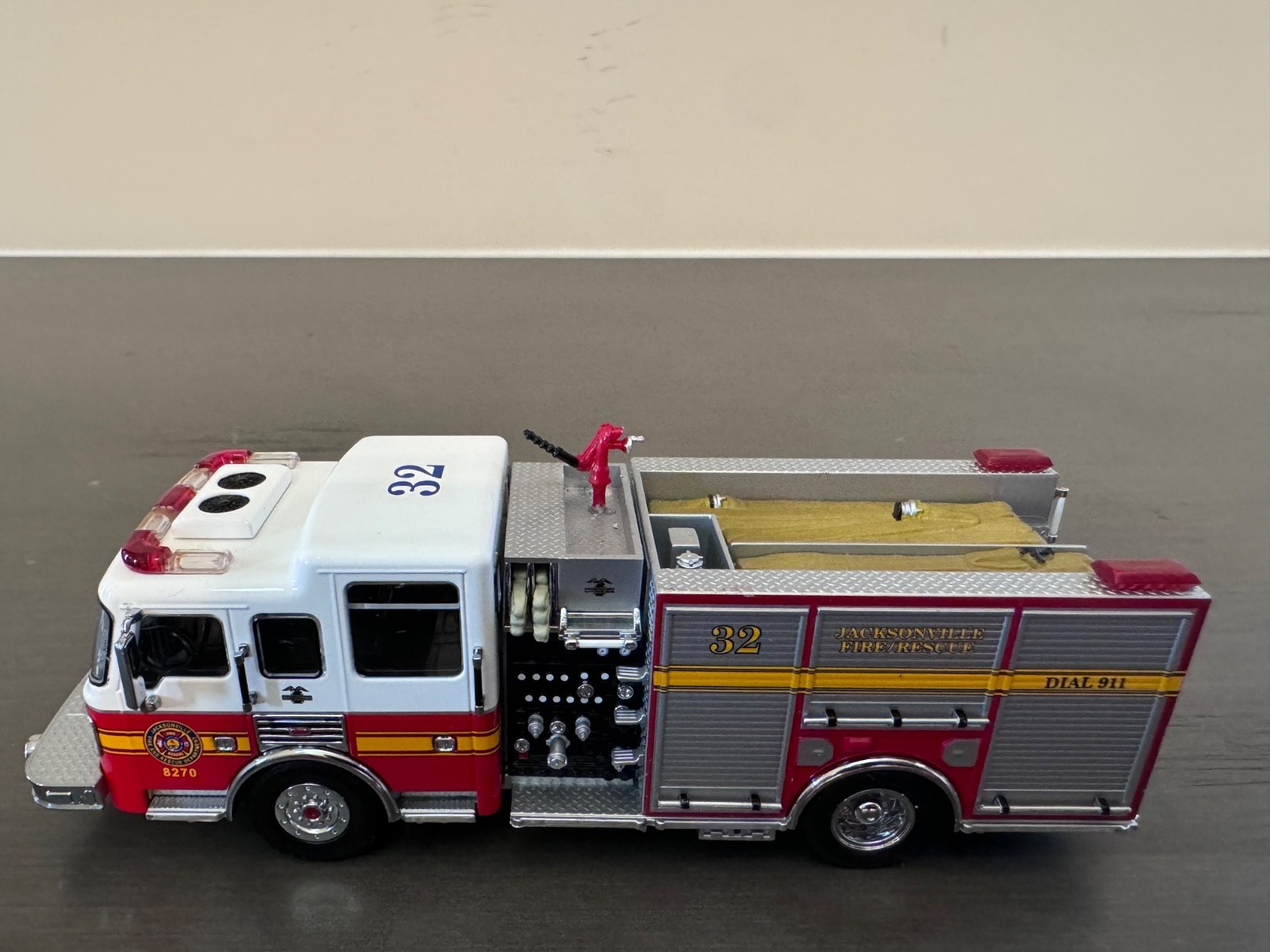 1/64 Code 3- American La France- ALF- Jacksonville FD- Engine 32