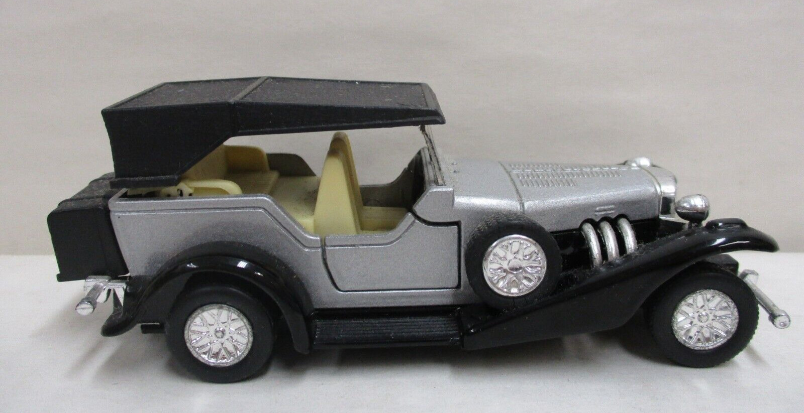 Roadster SS4711 Convertible Black & Silver Hard Top Diecast Friction Toy Car