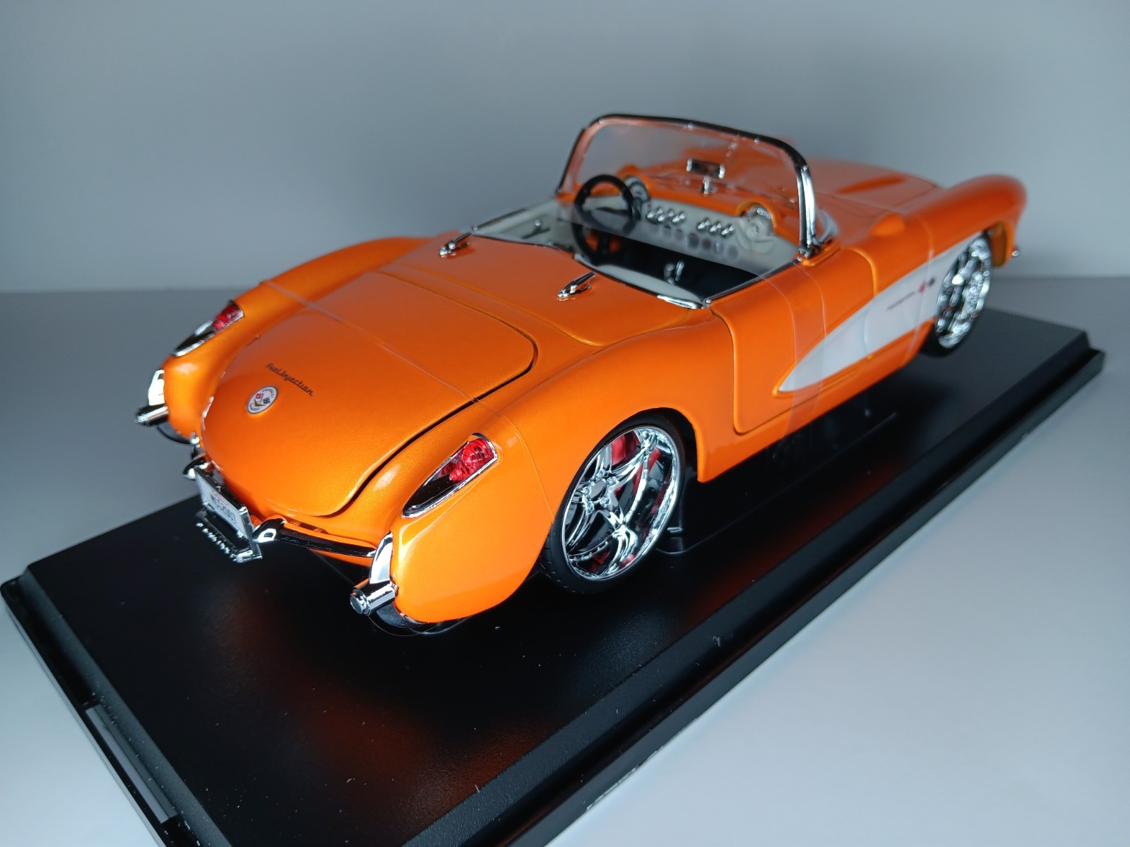 1957 Corvette 1:18 Maisto Exclusive Style Special Edition – Orange