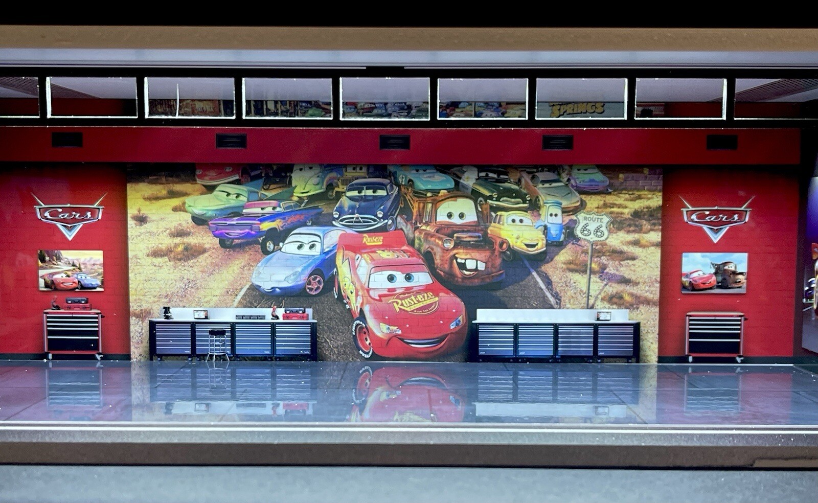 Cars V2 Mural Parking Lot Model Diorama Garage LED Lit Hot Wheels 1/64 Scale