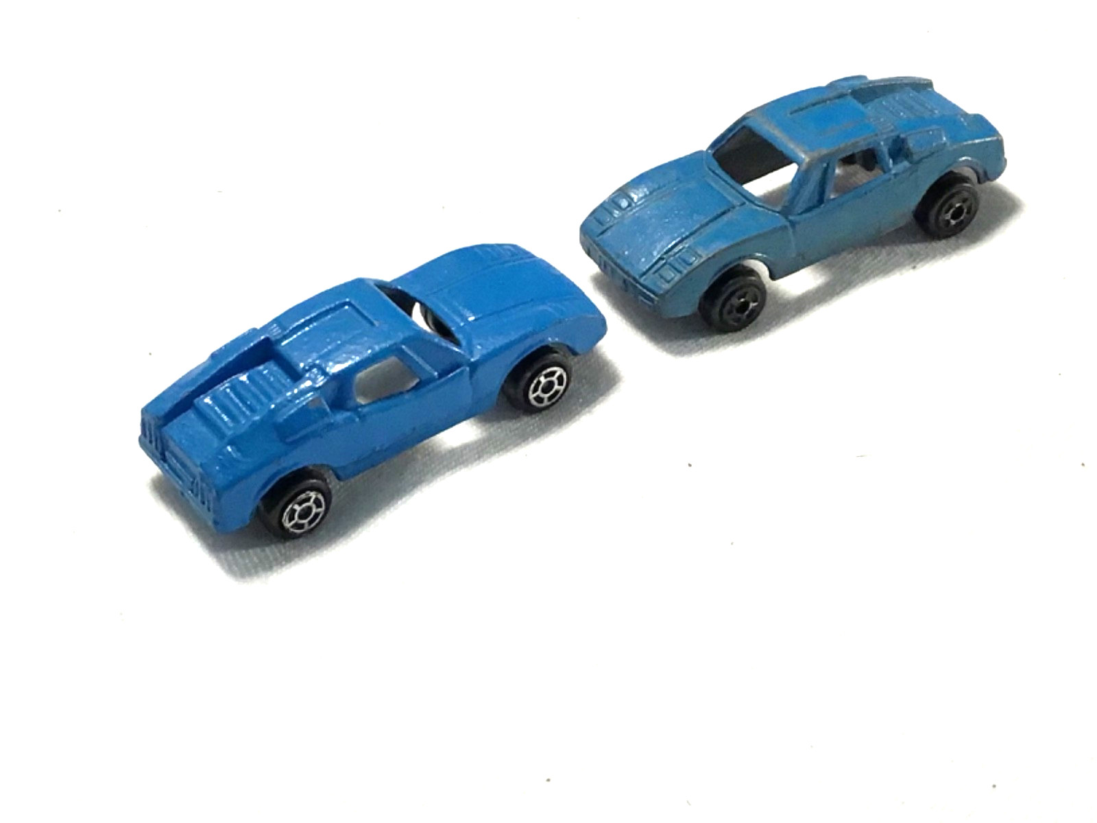 LOT OF 6 MINI CARS BARCLAY RARE TAXI & 1940’s SEDAN, 2 BLUE LAMBORGHINI, FORD