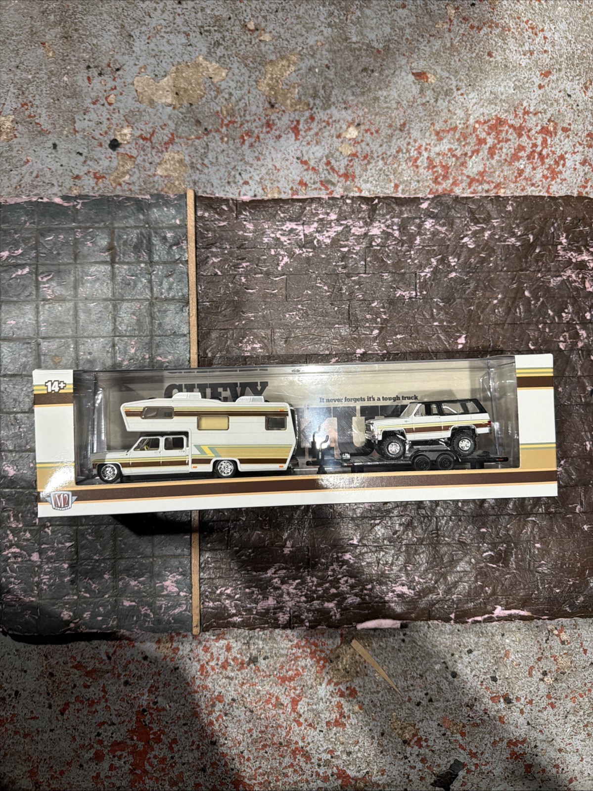 M2 MACHINES HAULER 1974 CHEVROLET CHEYENNE SUPER 30 CAMPER & 1974 K5 BLAZER