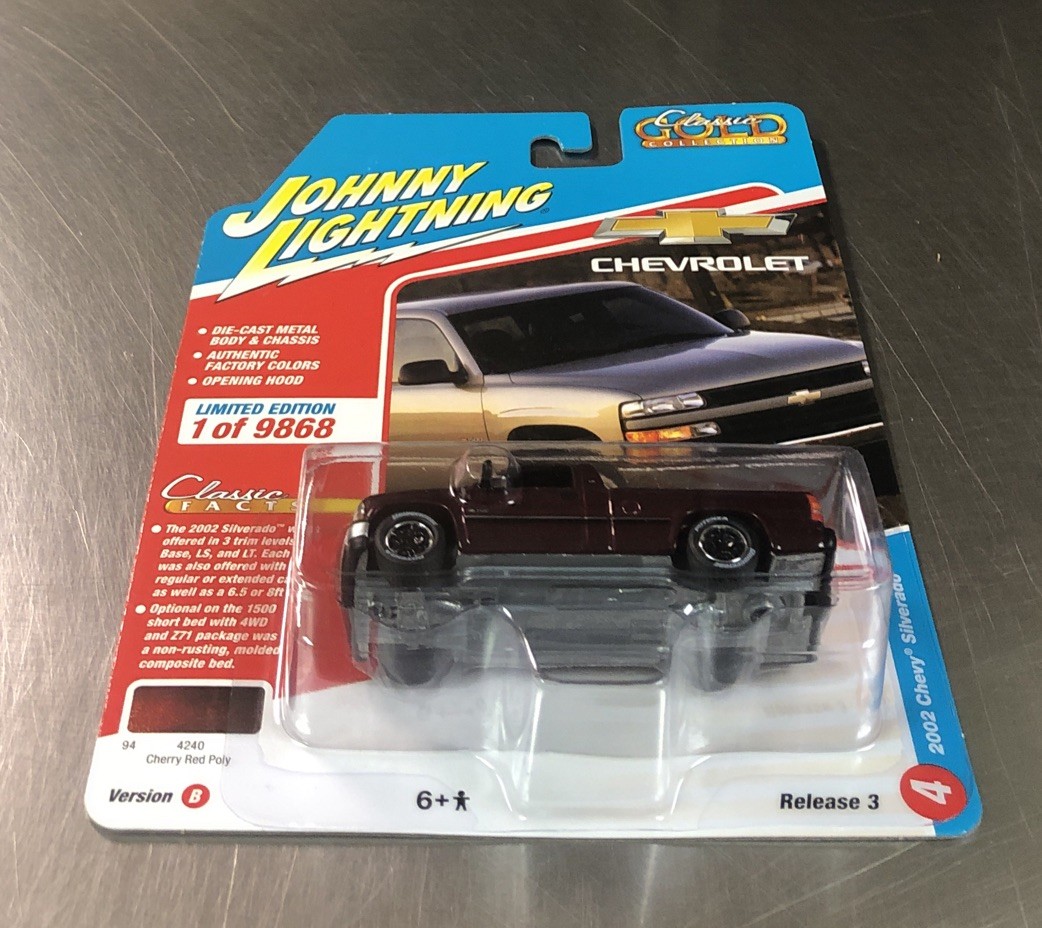 JOHNNY LIGHTNING CLASSIC GOLD 2002 CHEVY SILVERADO 1:64 SCALE VERSION B DIECAST