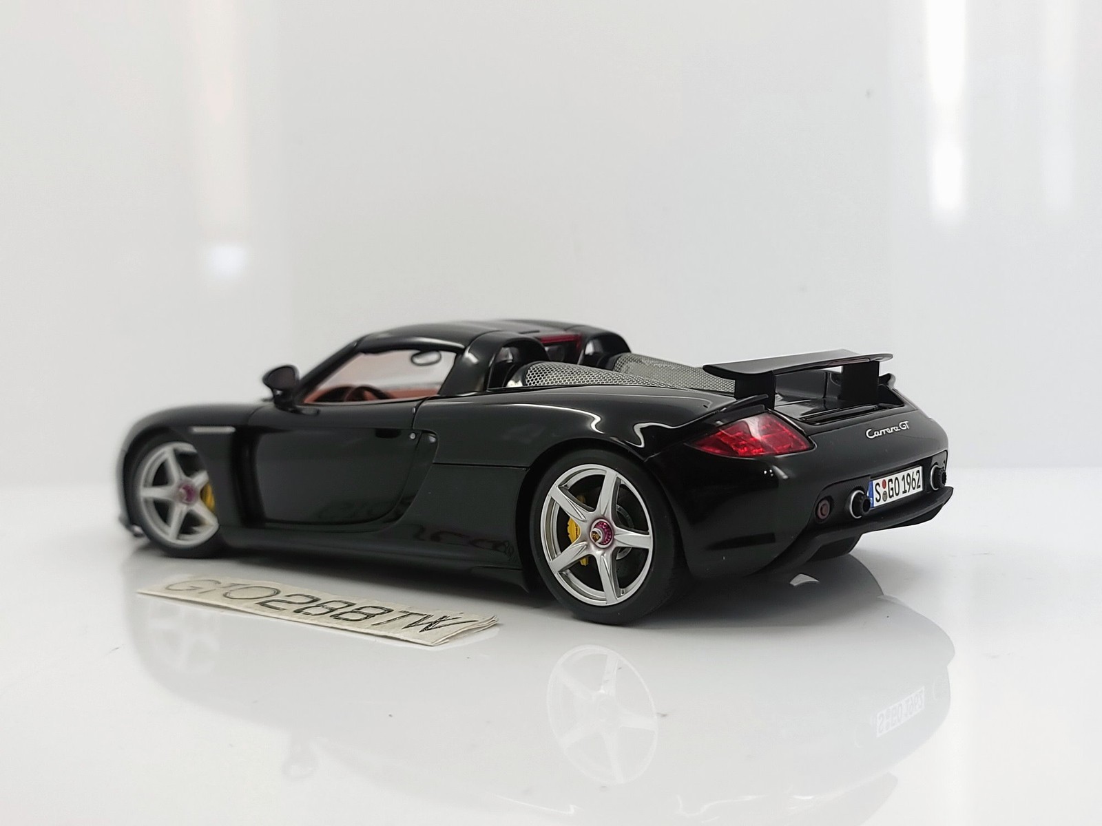 AUTOart 1:18 scale Porsche Carrera GT Black / Red Interior 78042 *AS IS*