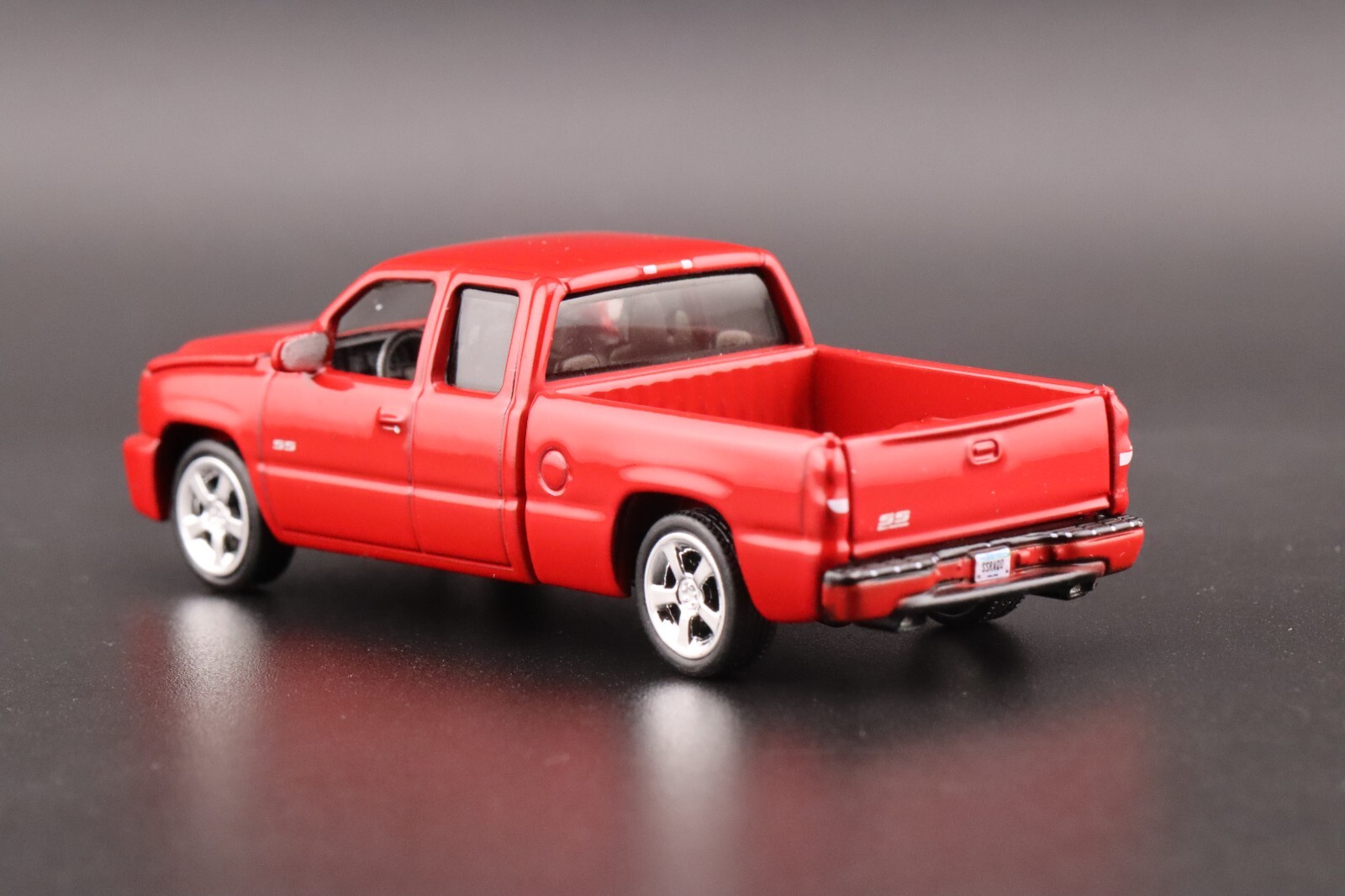 Auto World 2006 Chevy Silverado SS Extended Cab Fleetside bed Red AWSP163 B 1/64