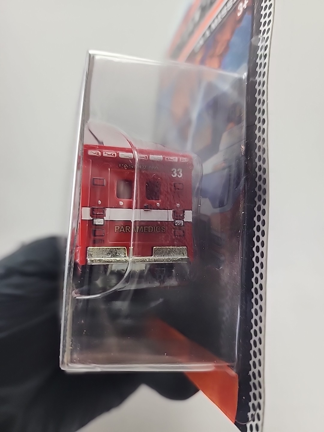 MATCHBOX Ford E-350 Ambulance Supreme Hero Collection 2015