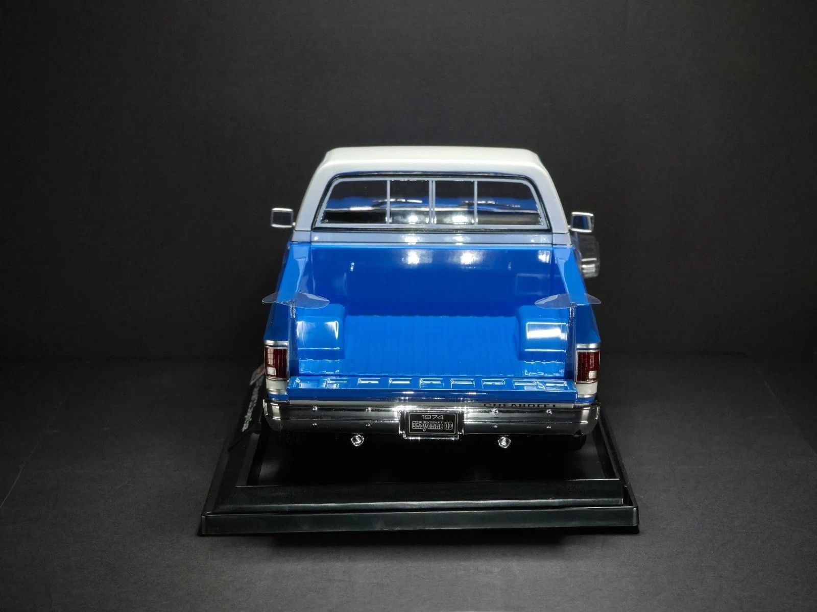 1974 Chevrolet C10 Cheyenne Super 1:18 Maisto Exclusive Style Special Edition