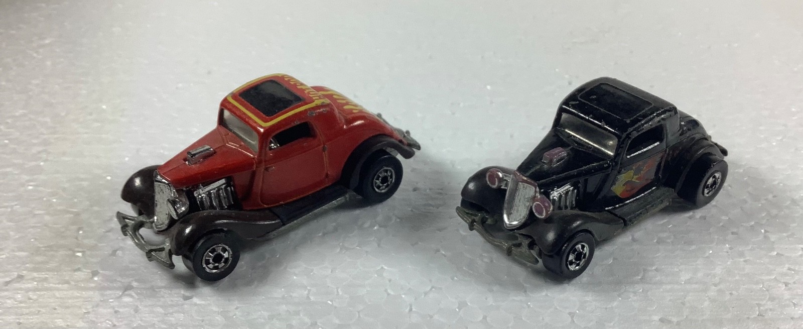 HOT WHEELS PAIR OF 3 WINDOW 34 HI RAKERS, RED AND BLACK BOTH HAVE PLAY WEAR .