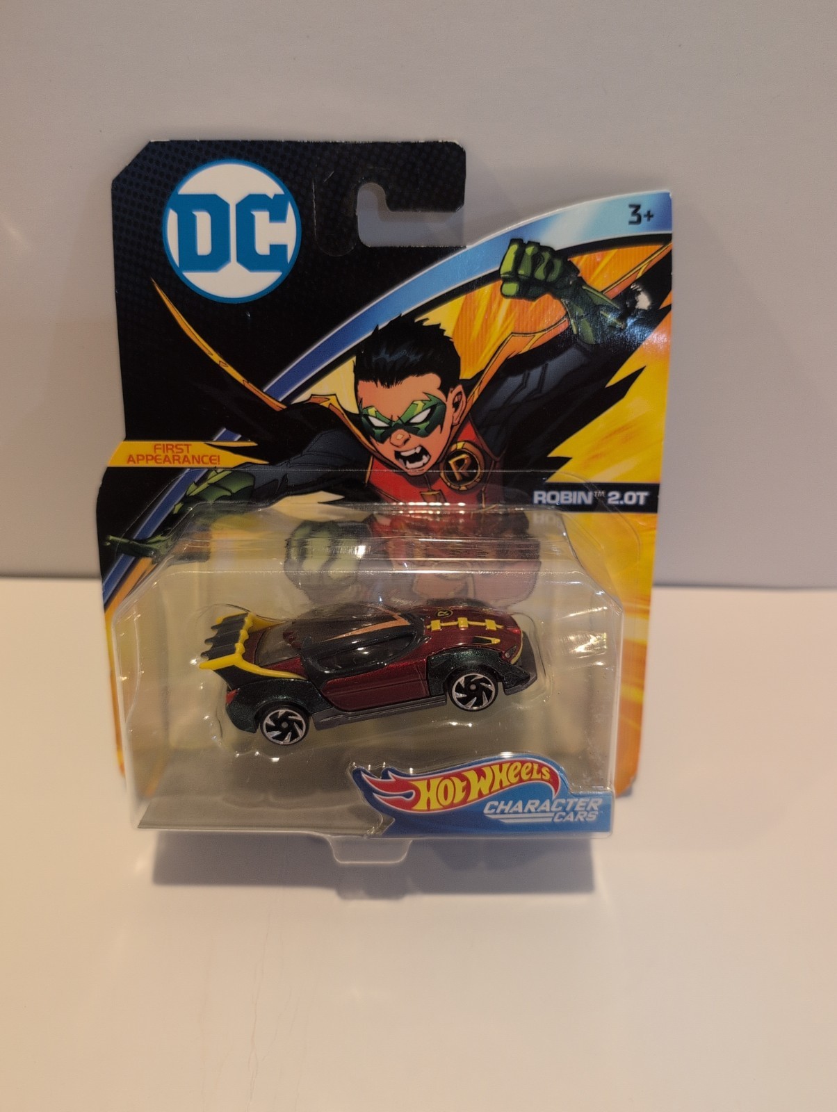 Hot Wheels Character Cars DC ROBIN 2.0T FIRST APPEARENCE FLH30