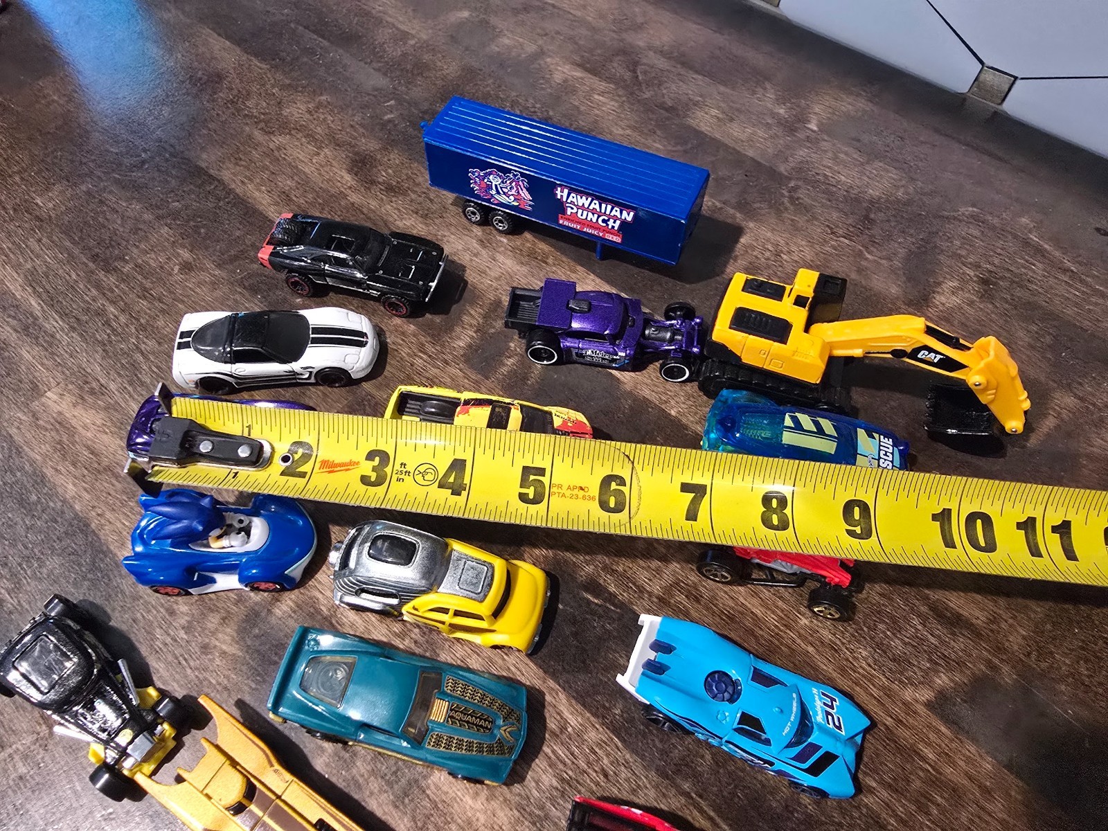 16 Hot Wheels & Other Various Diecast Toy Cars Lot – Sonic, Cat, Hawaiian Punch
