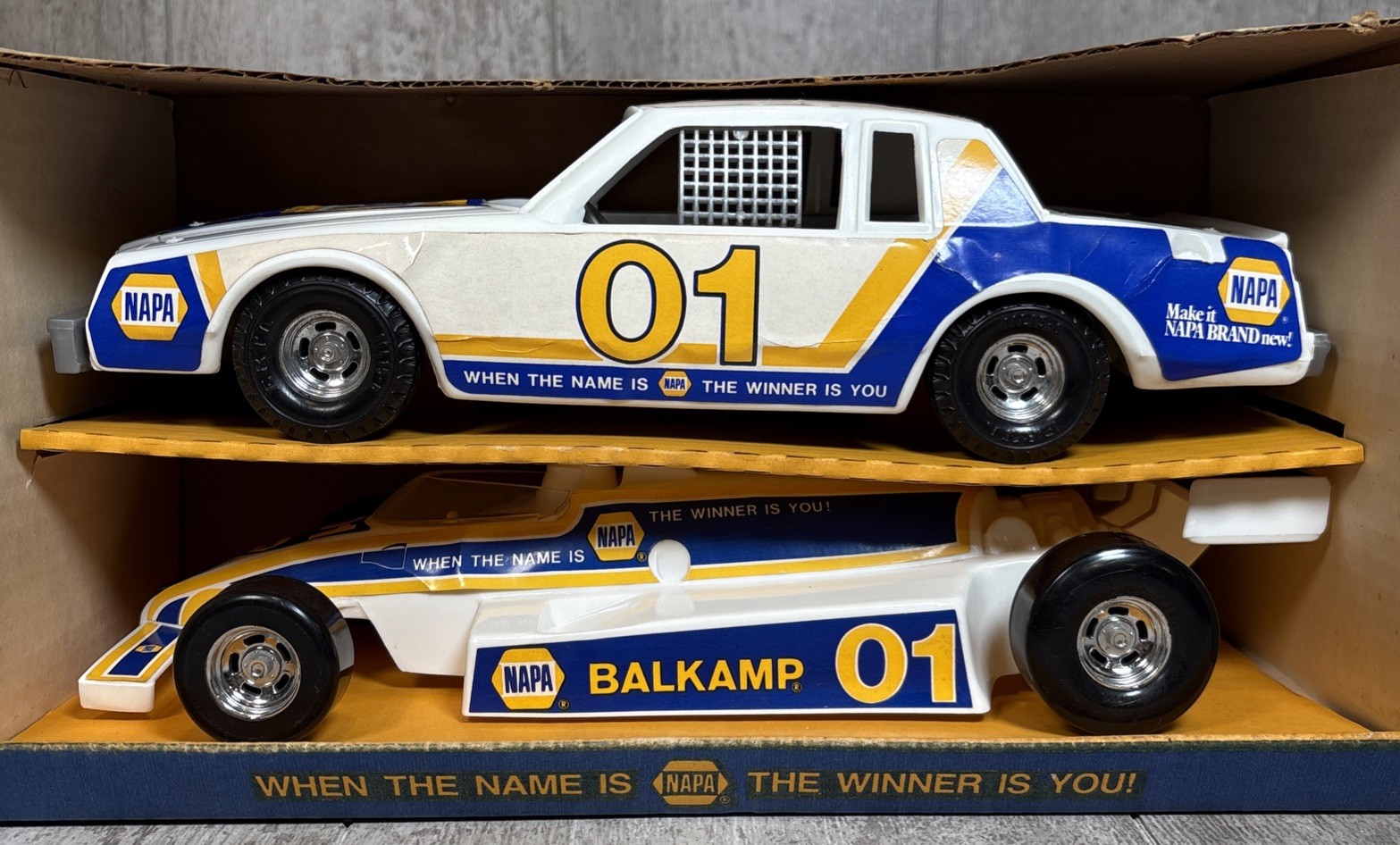 1/16 Ertl NAPA Auto Parts Balkamp Race Car Set w/ Box