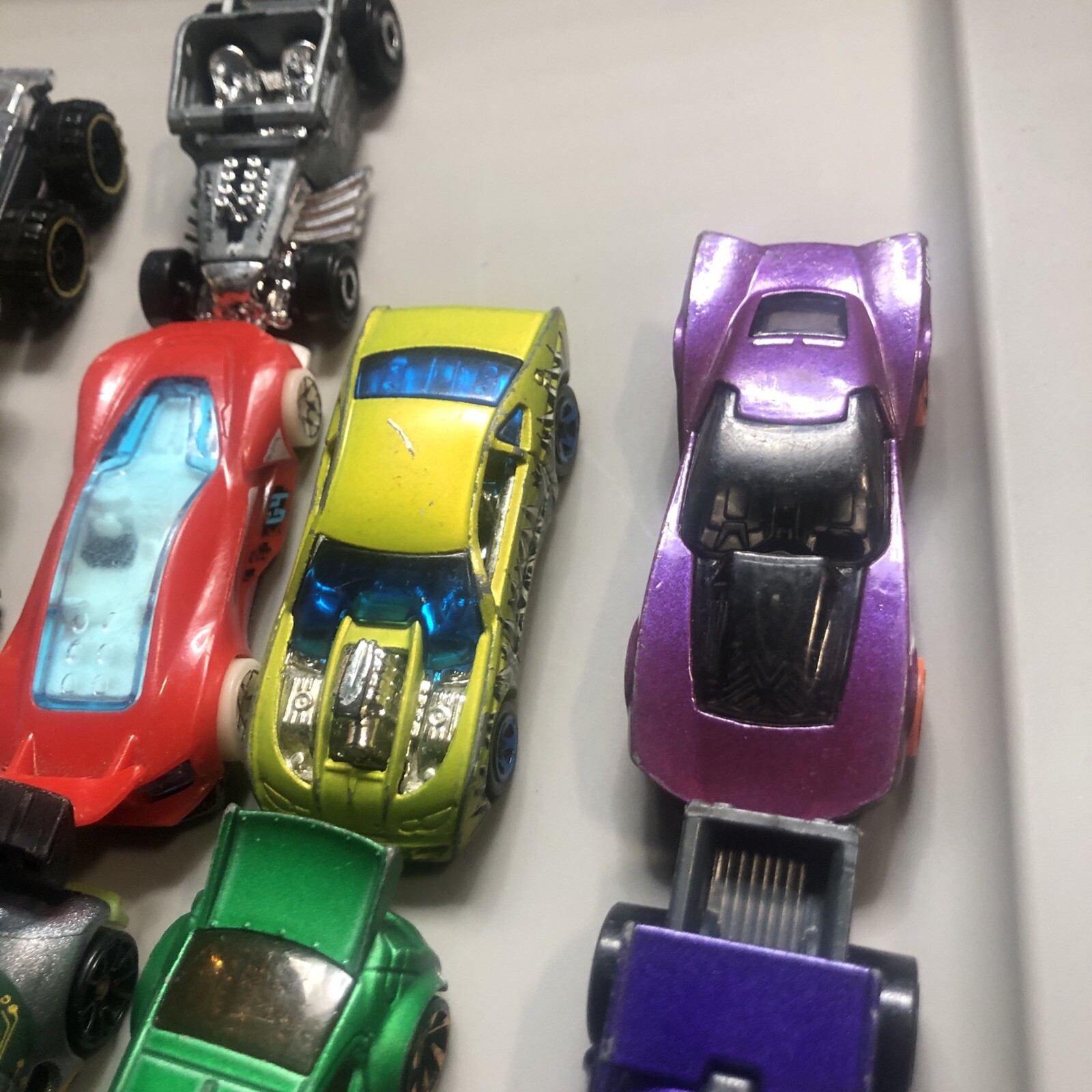 Hot Wheels Lot Of 17 Mixed Please See Photos