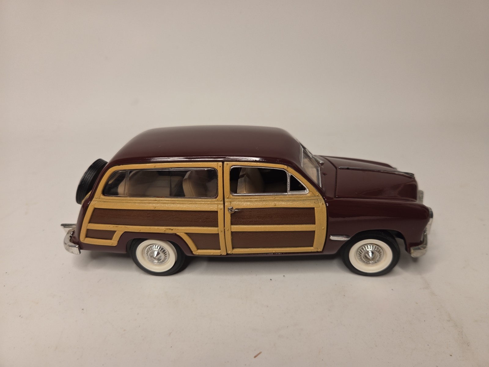 Motor Max Diecast 1:24 Scale 1949 Ford Woody Wagon Bright Red No Box 73260