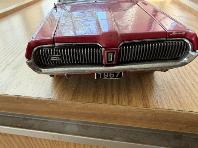 Sunstar 1:16 1967 Mercury Cougar model car