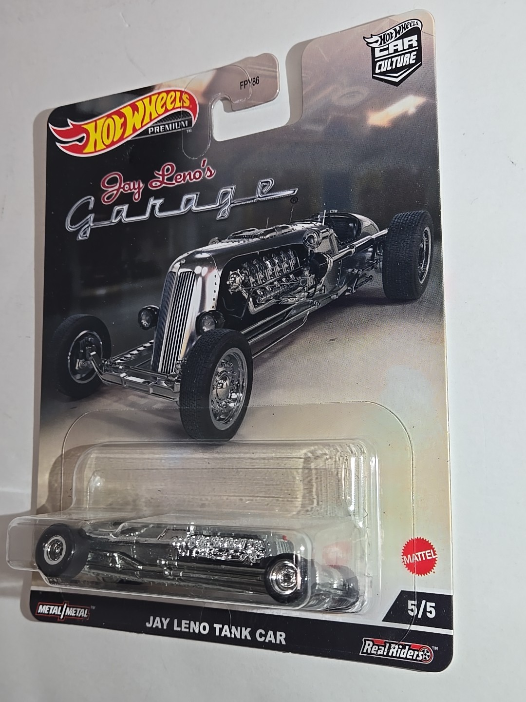 Hot Wheels Premiums Tank Car – Silver (HCJ85)