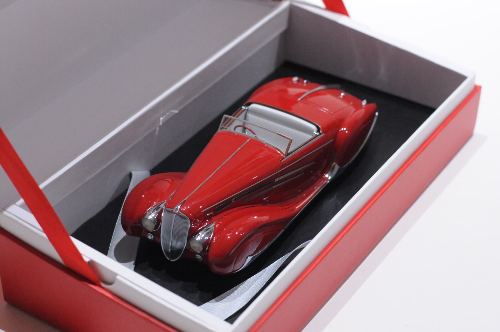 RARE DIE CAST CAR COLLECTOR’S CLUB 1939 DELAHAYE 165 M CABRIOLET RED SCALE 1:24