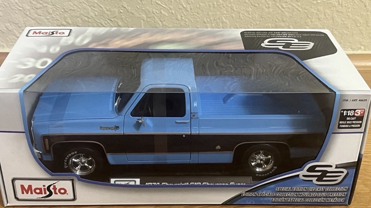 Maisto 1:18 Scale 1974 Chevrolet C10 Cheyenne Blue & Black Diecast Pickup Truck