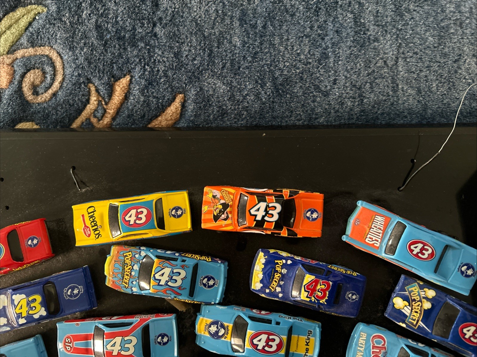 Hot Wheels 2004 Richard Petty #43 General Mills Salute to Racing 16 Car Set