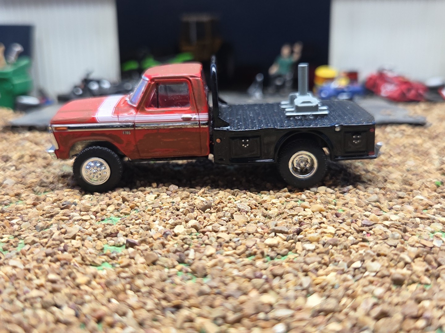 Custom Made 1974 Ford F-150 RANGER XLT 4×4 Greenlight Flat Bed Truck Ertl Farm