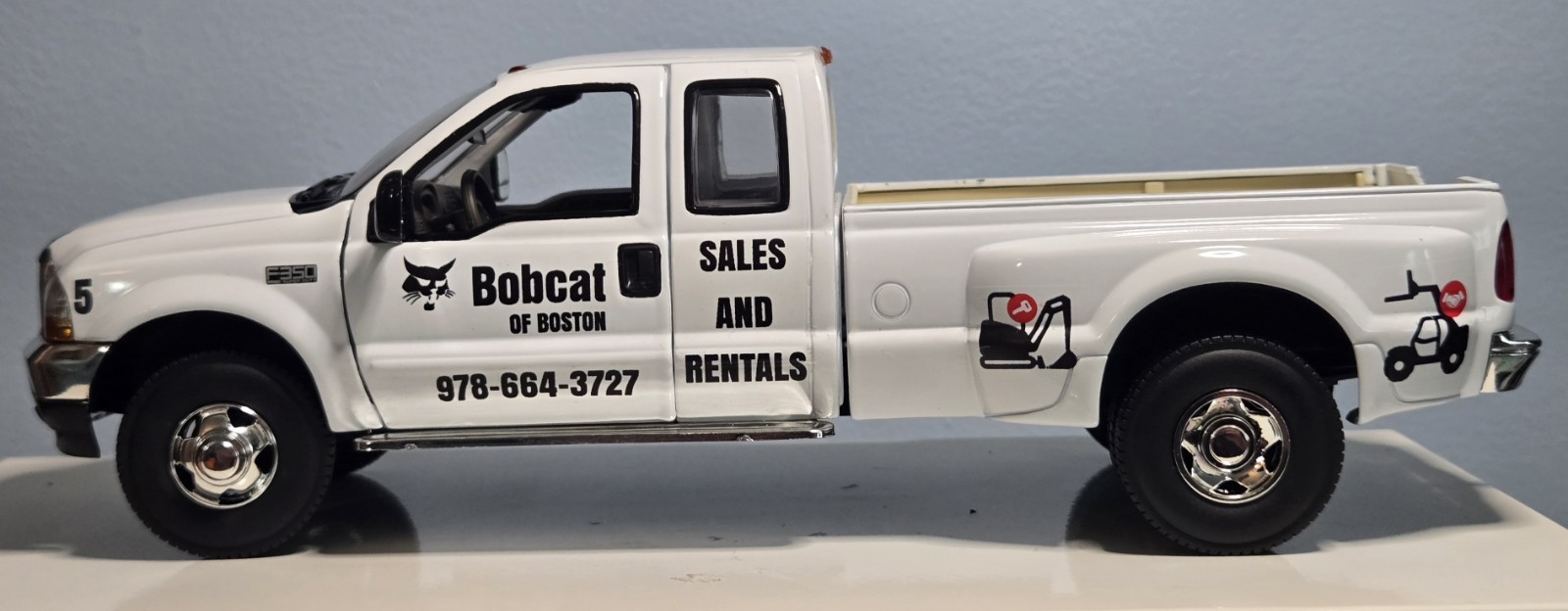 1/25 Speccast F350 Dually Bobcat Of Boston