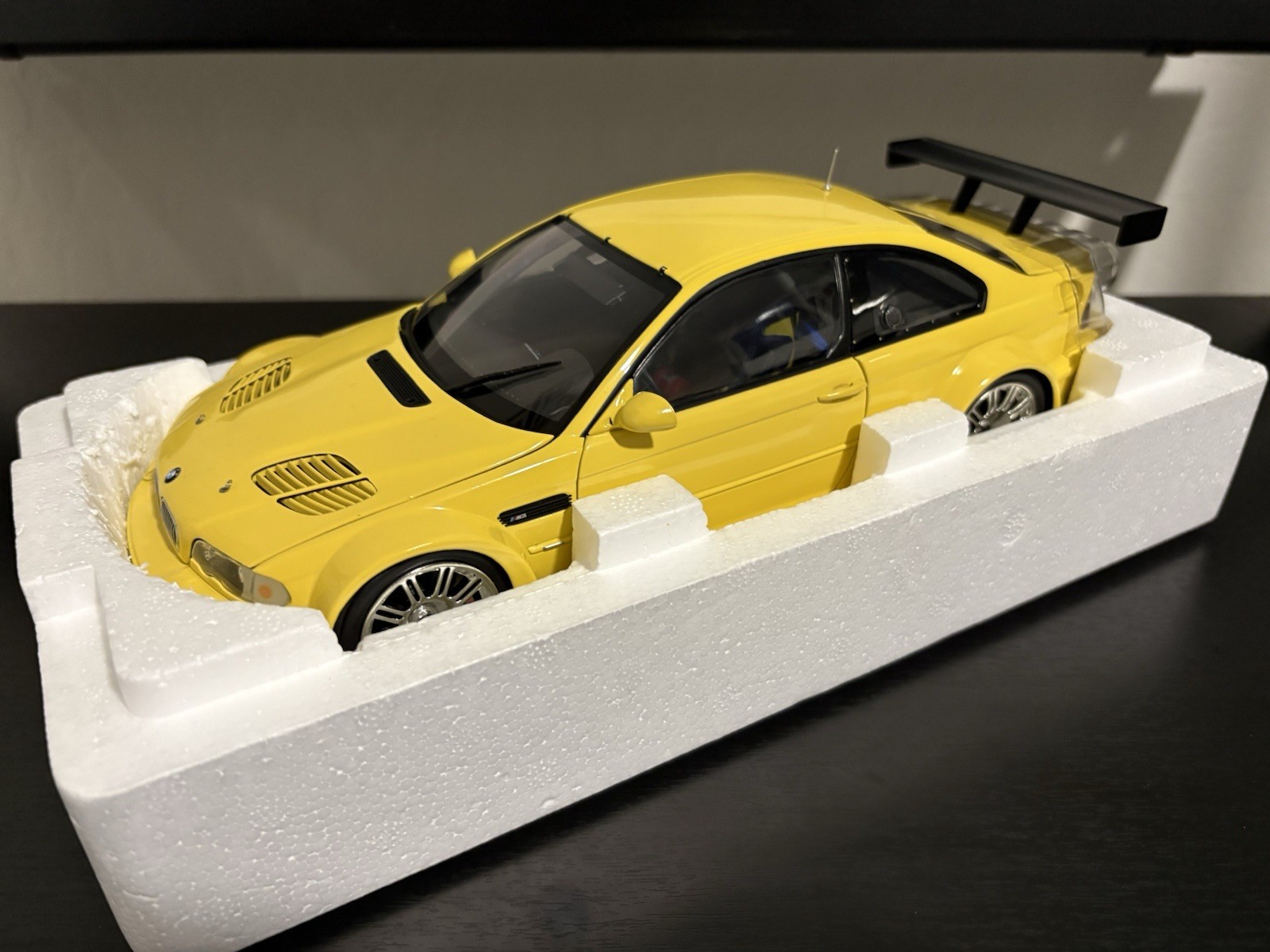 1:18 Minichamps BMW E46 M3 GTR Street 2001 – Yellow
