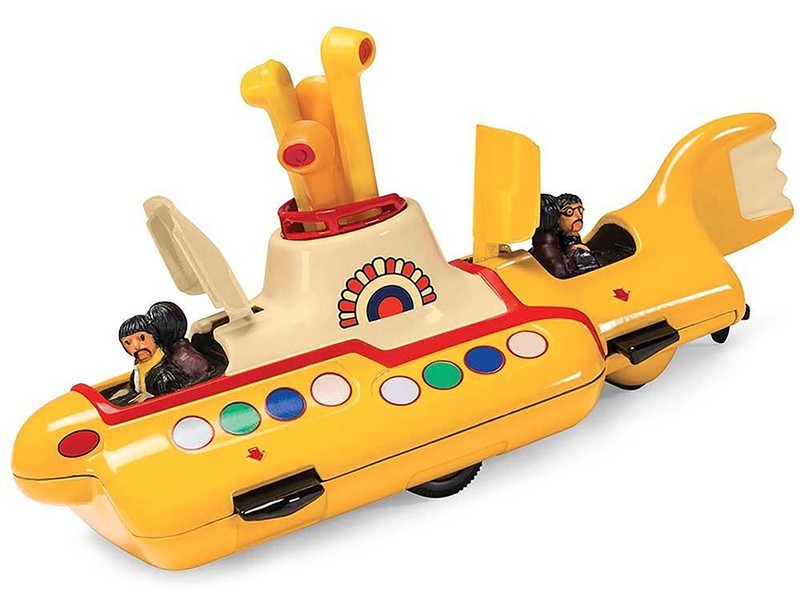 THE BEATLES YELLOW SUBMARINE W/FIGURES DIECAST MODEL BY CORGI CC05401
