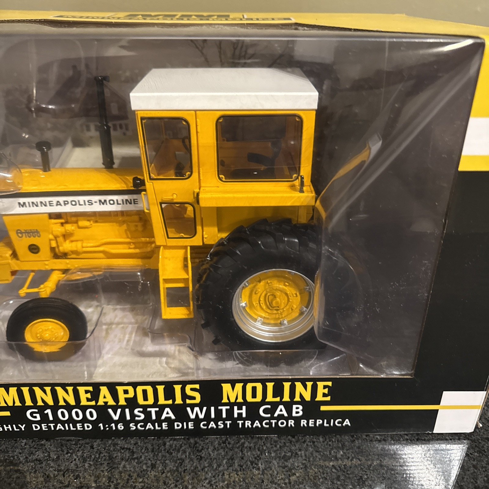 Spec Cast Chase 1/16 Minneapolis Moline G1000 Vista FWA Tractor w/Cab DAL-006